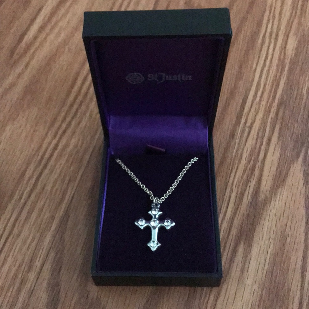 🌟 NWT Rhinestone cross necklace Westminster Abbey